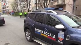 VIDEO Zeci de mașini din Arad au fost vandalizate într-o singură noapte! Localnicii sunt furioși: „Am coborât să plecăm la lucru și, când ne-am uitat, roata era spartă”